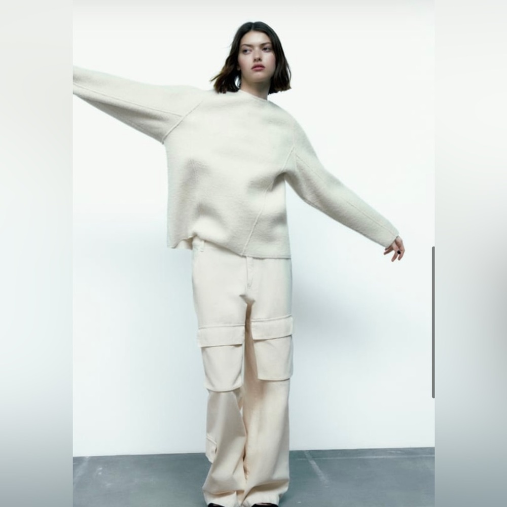 ZARA BOUCLE SWEATSHIRT ( OVERSIZED ) SIZE MEDIUM COLOR CREAM NWT